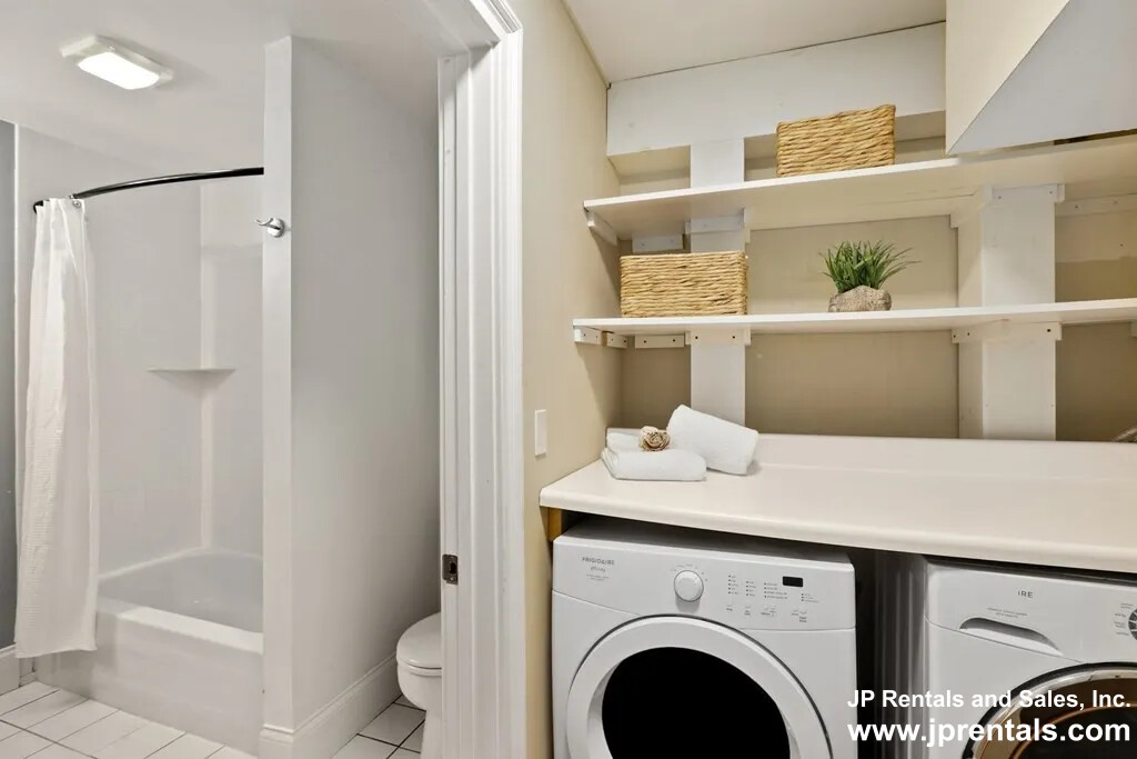 19 Norfolk St, Roxbury