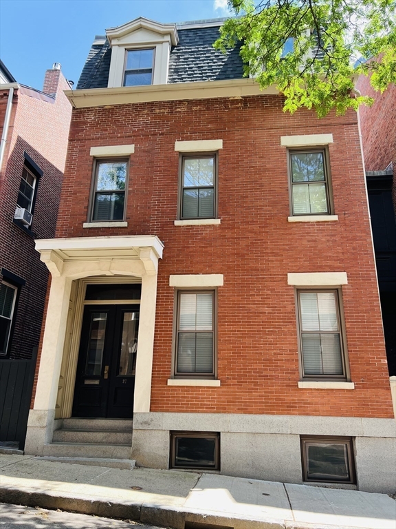 37 Mt Vernon St, Charlestown