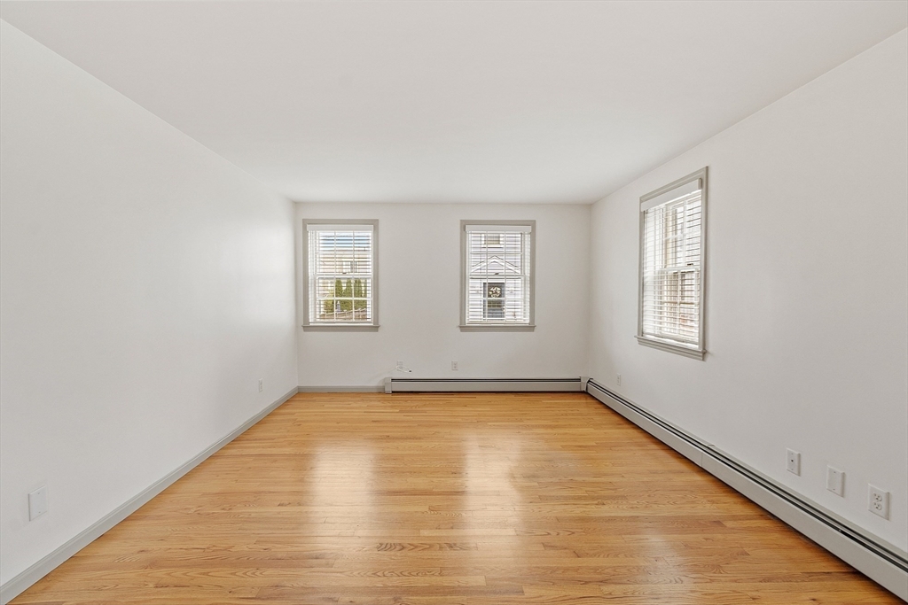 12 Morse Ct, Manchester