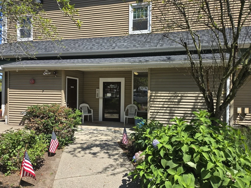 996 East, Walpole