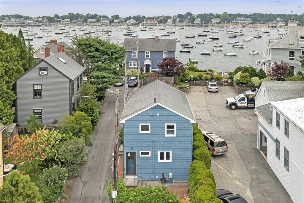 1 Goodwins Ct, Marblehead