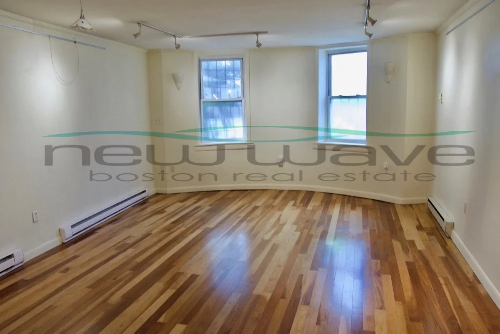 702 Massachusetts Ave, South End