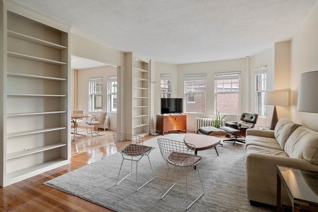 993 Memorial Dr, Harvard Square