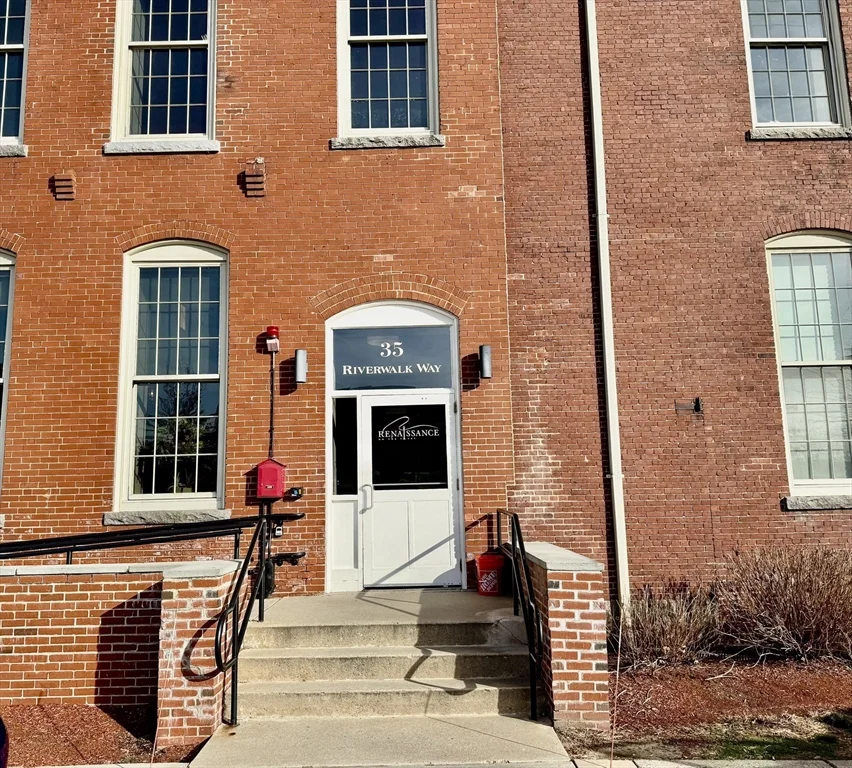 35 Riverwalk Way, Lowell