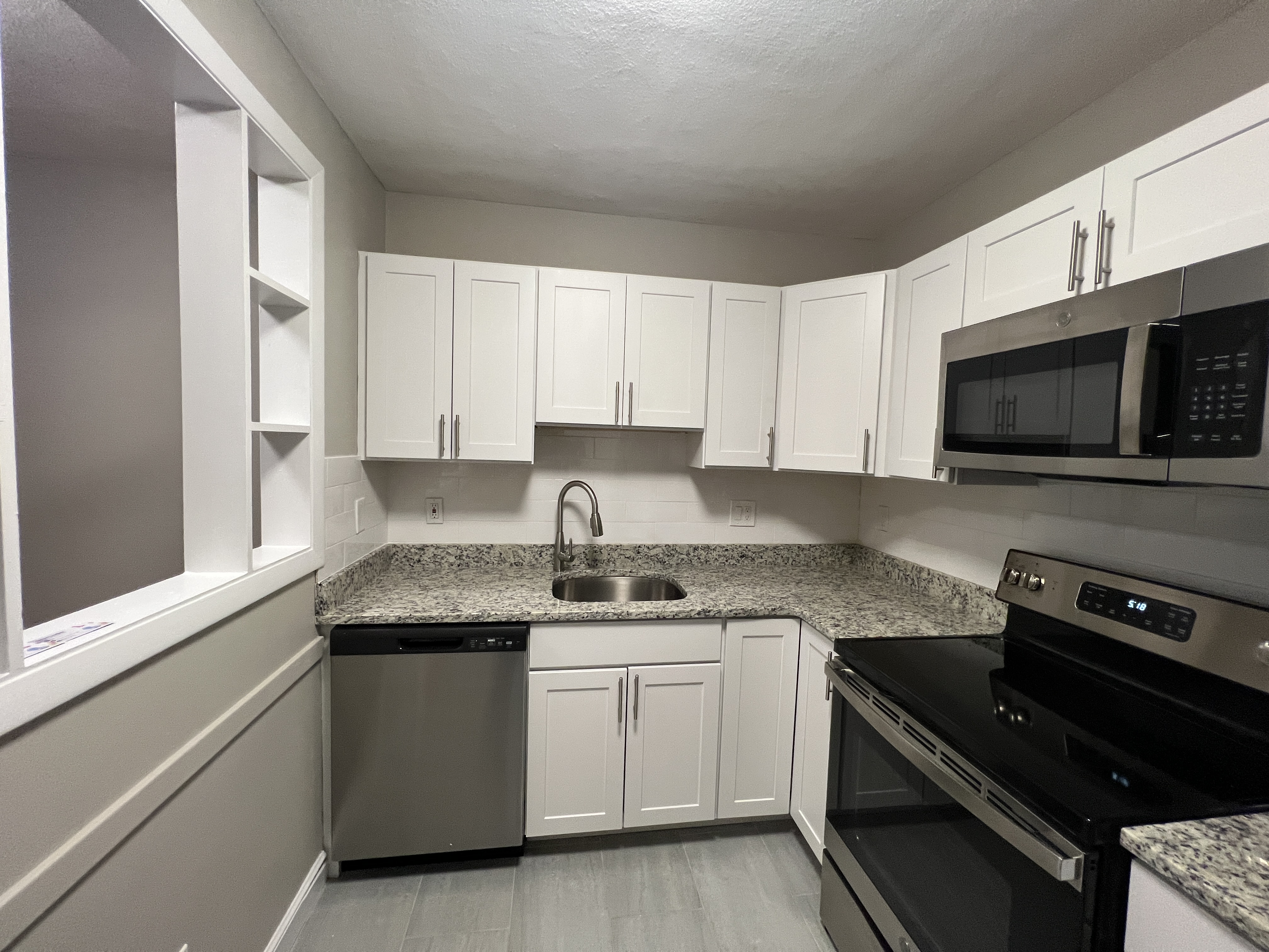 290 Grove St, Auburndale