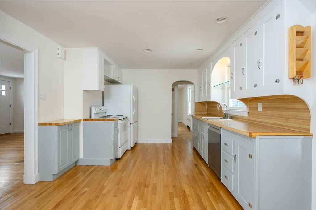 25 Bayberry Ln, Cohasset