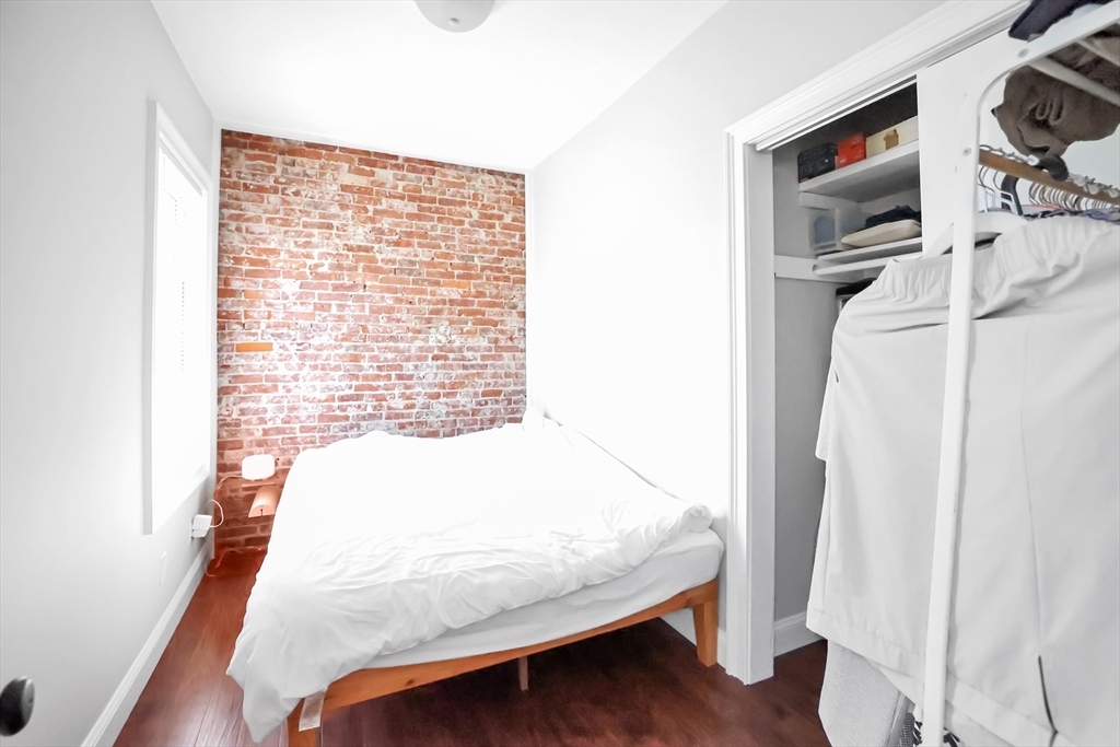 284 E Eighth St, South Boston