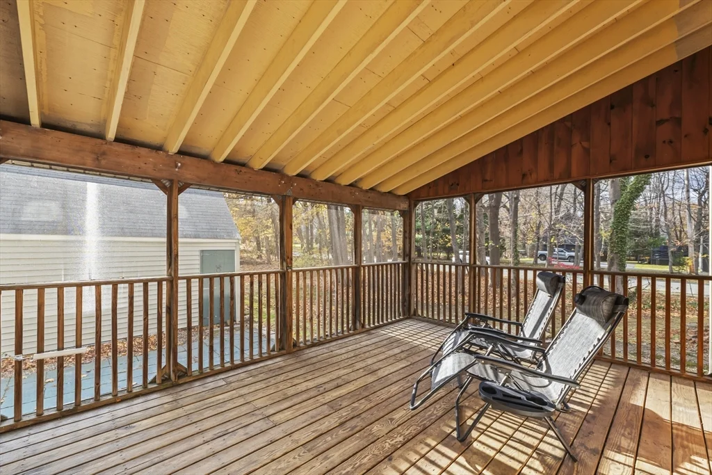 1142 Washington St, Whitman