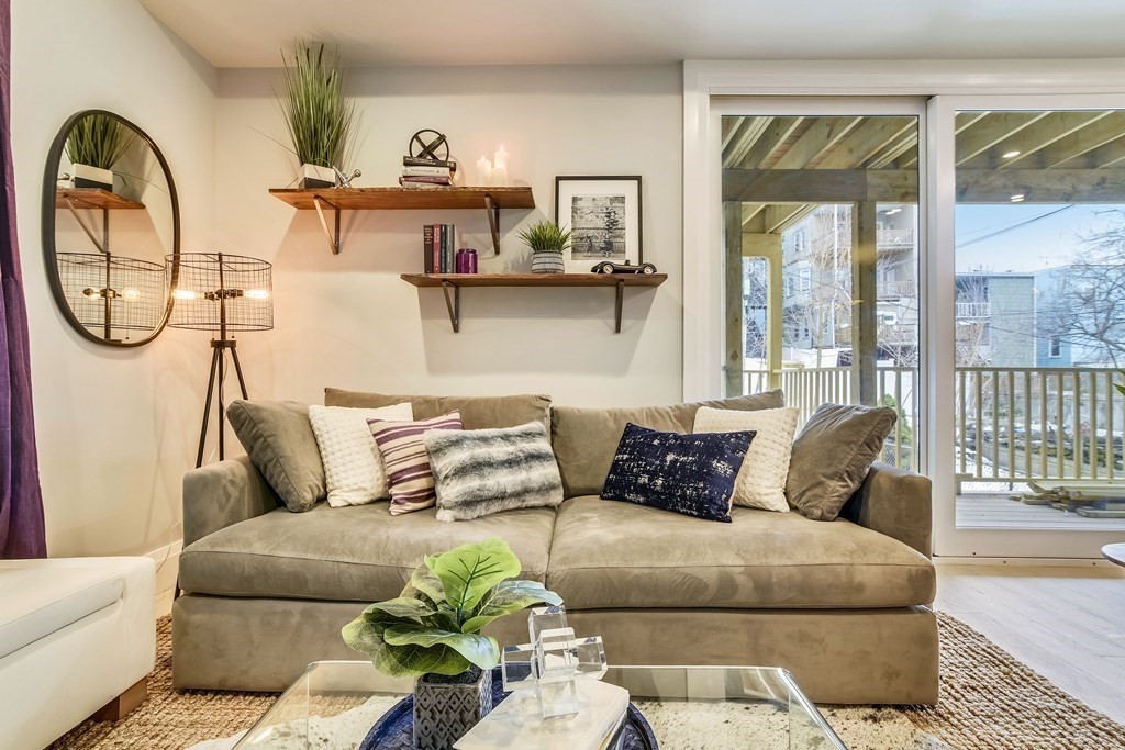 719 E 2nd St, South Boston