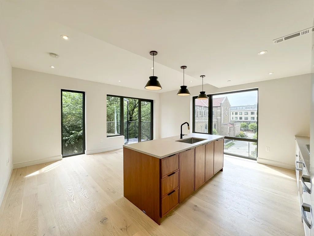 1 Nevins Hill Way, Brighton