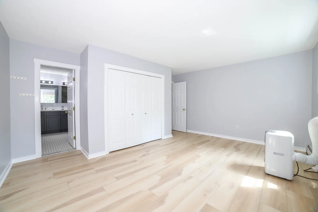 64 Camelot Dr, Tatnuck