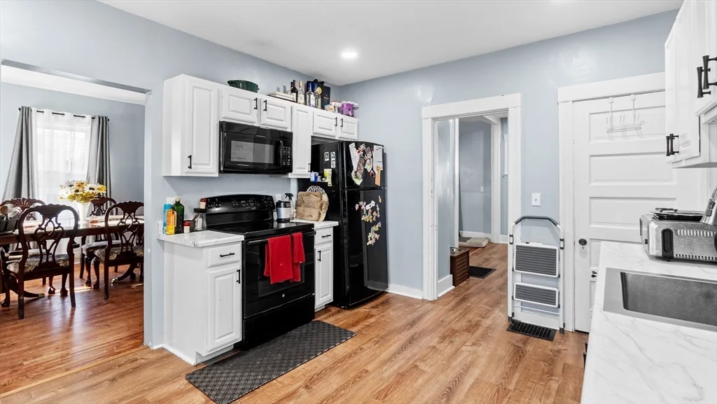 6 Crescent St, Whitinsville