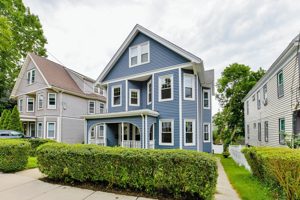 652 South, Roslindale