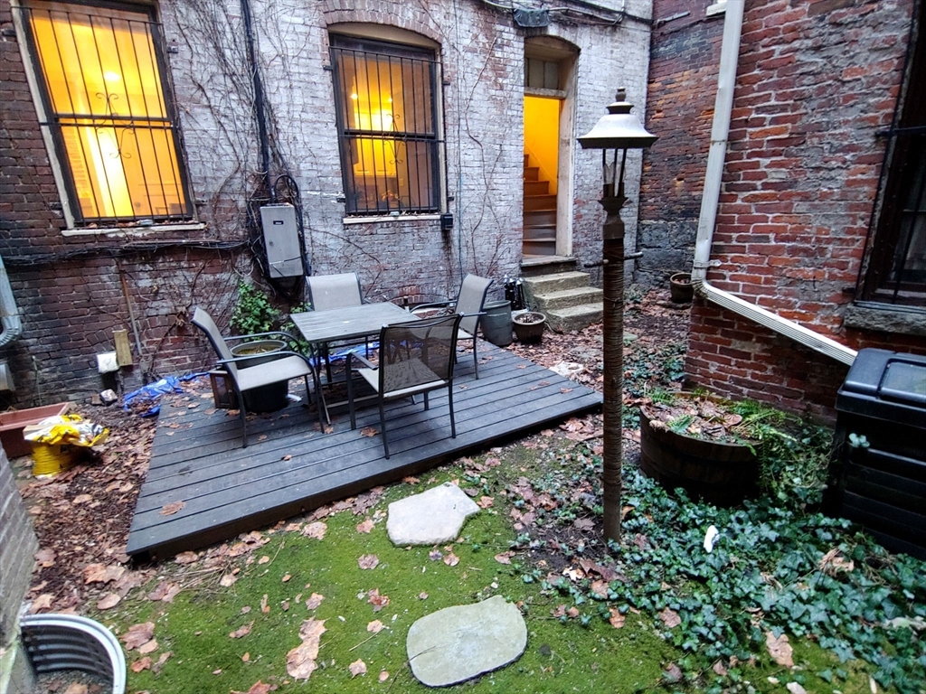 61 West Cedar St, Beacon Hill