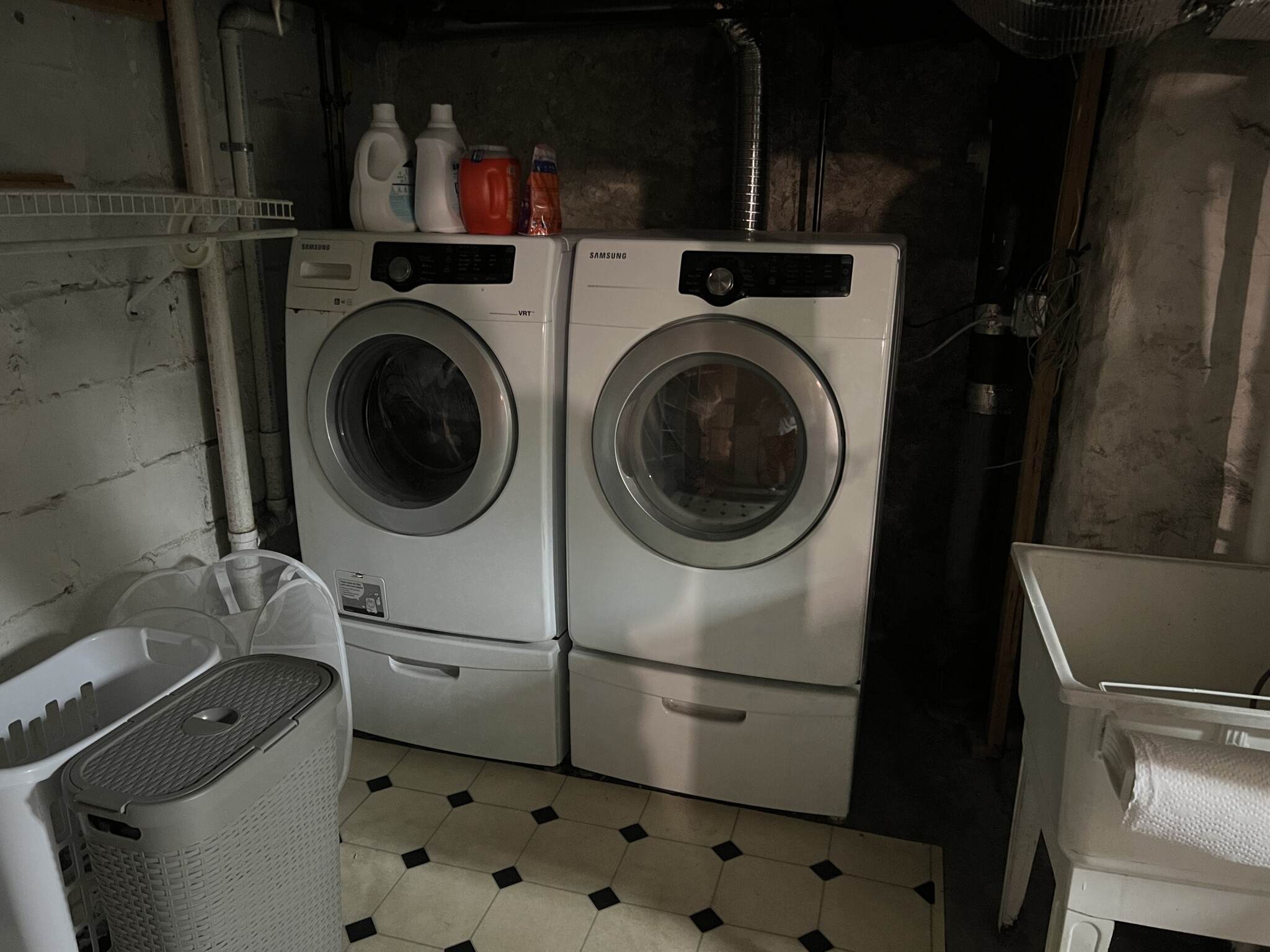 33 Clearwater Rd, Chestnut Hill