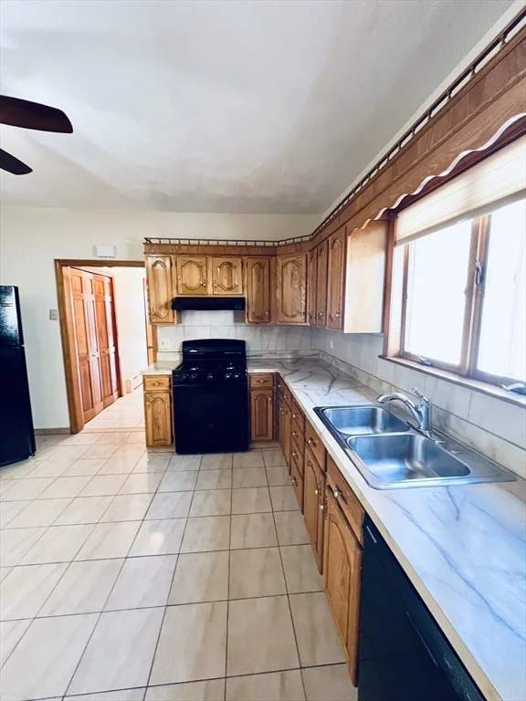 34 Medford St, Medford