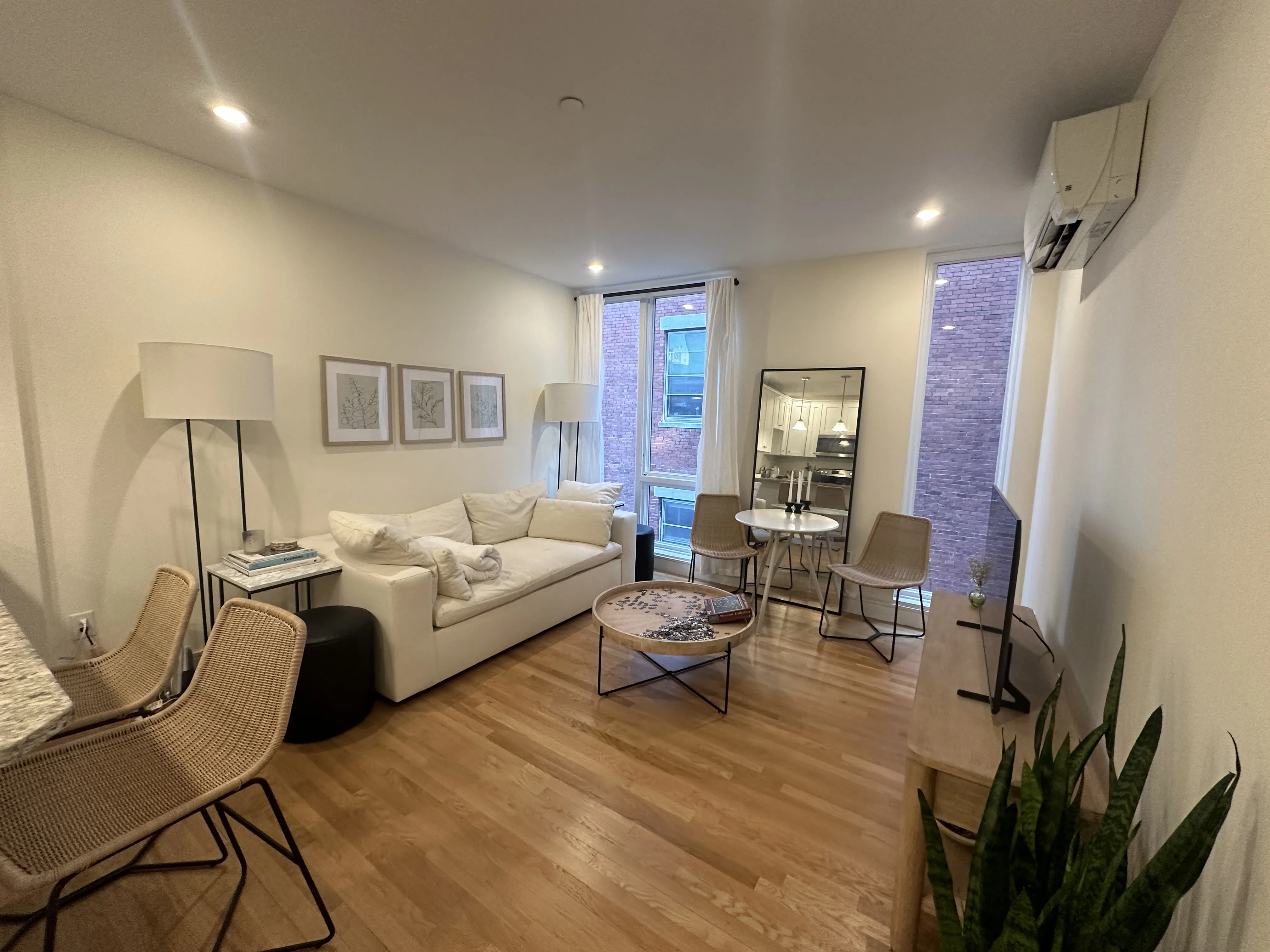 877 Beacon St, Fenway