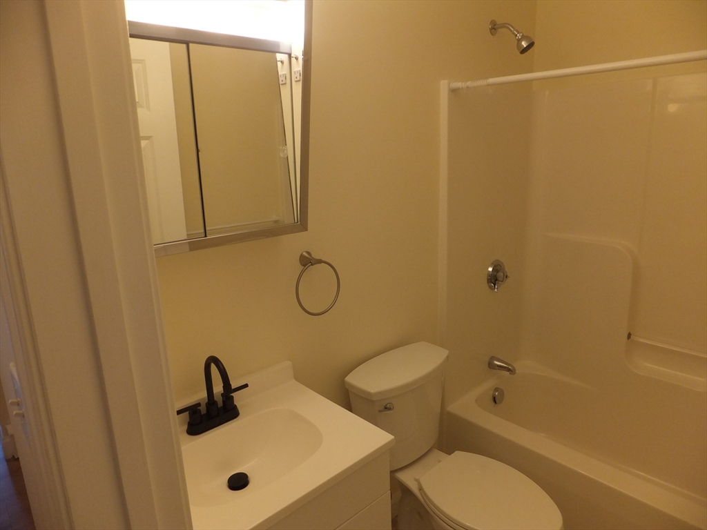 1581 Commercial St, Weymouth