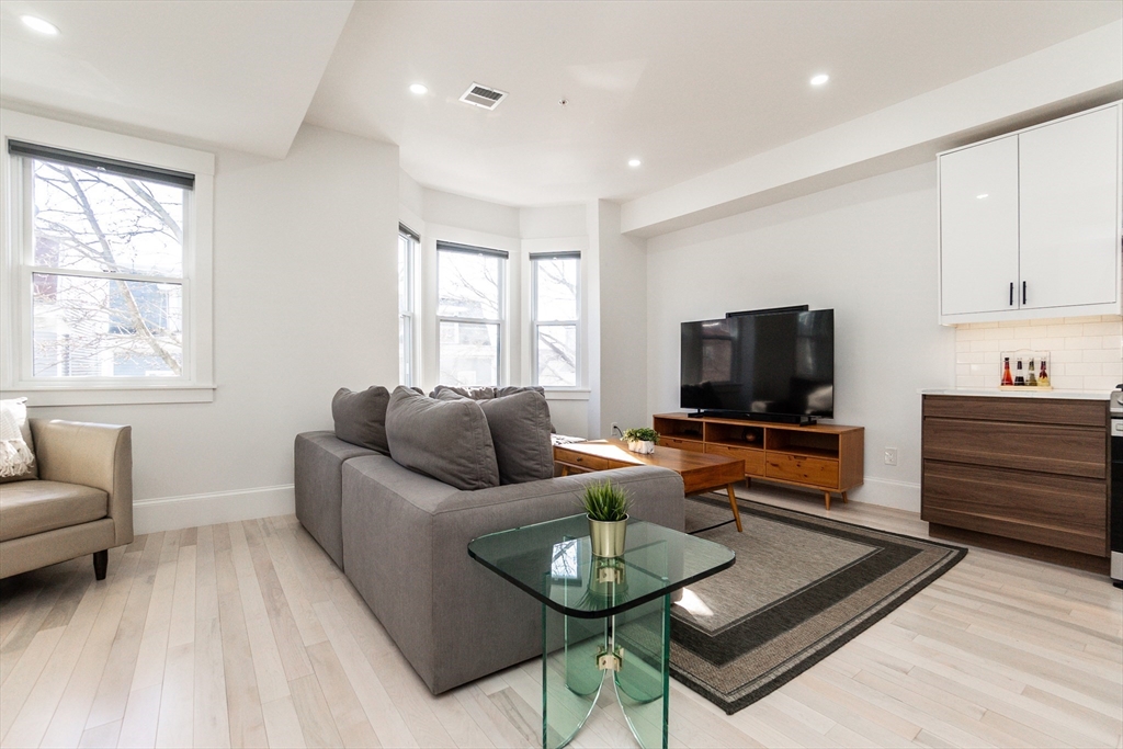 28 Telegraph St, South Boston