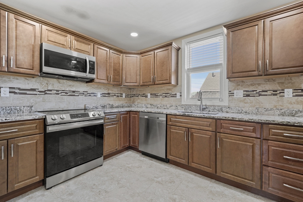 4 Champlain Rd, Salem