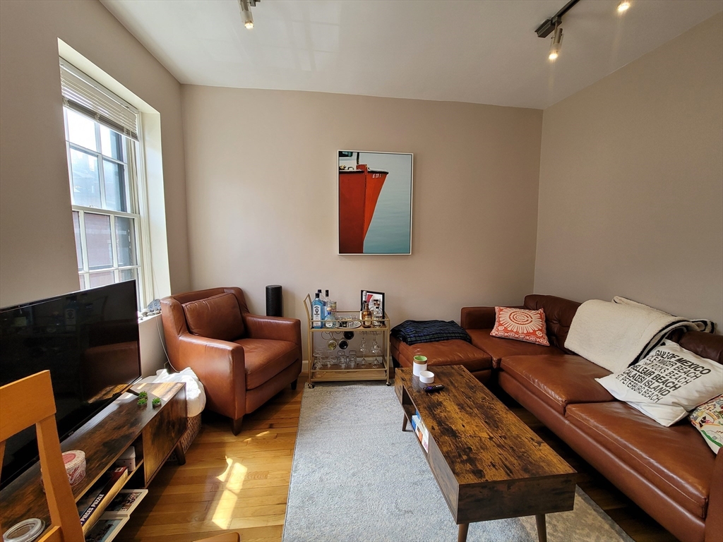 11 Phillips, Beacon Hill