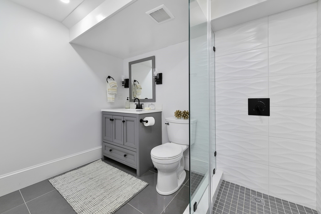 28 Telegraph St, South Boston