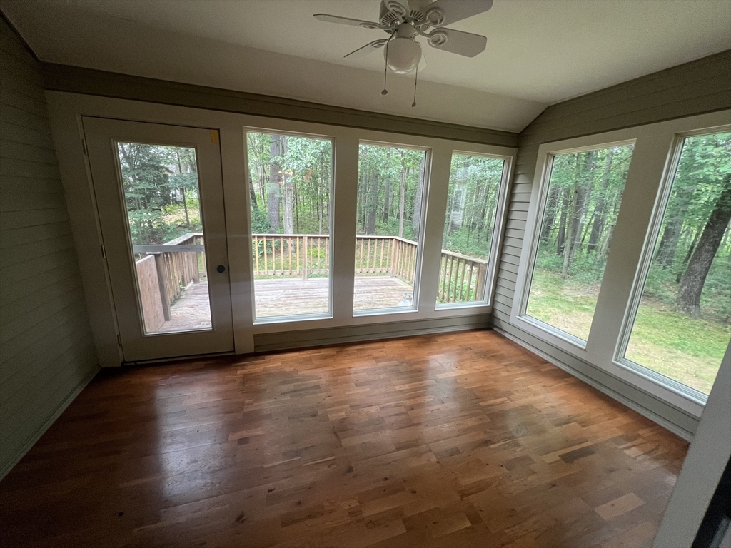 8 Stonegate Ln, Bedford