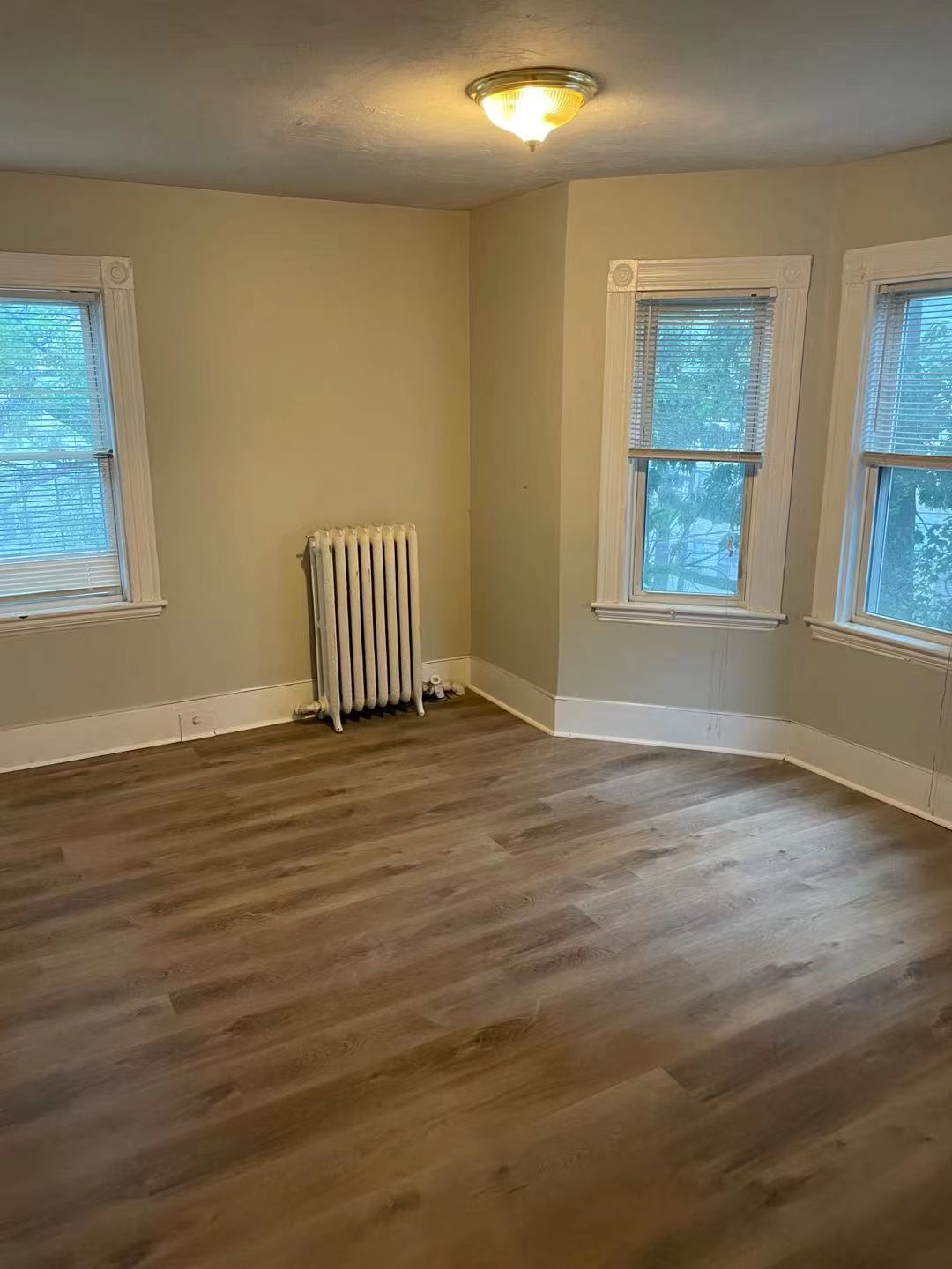 2.5 bed, 1 bath apartment for rent at 99 Boylston St Unit 2, Brookline Village — photo 2 of 3