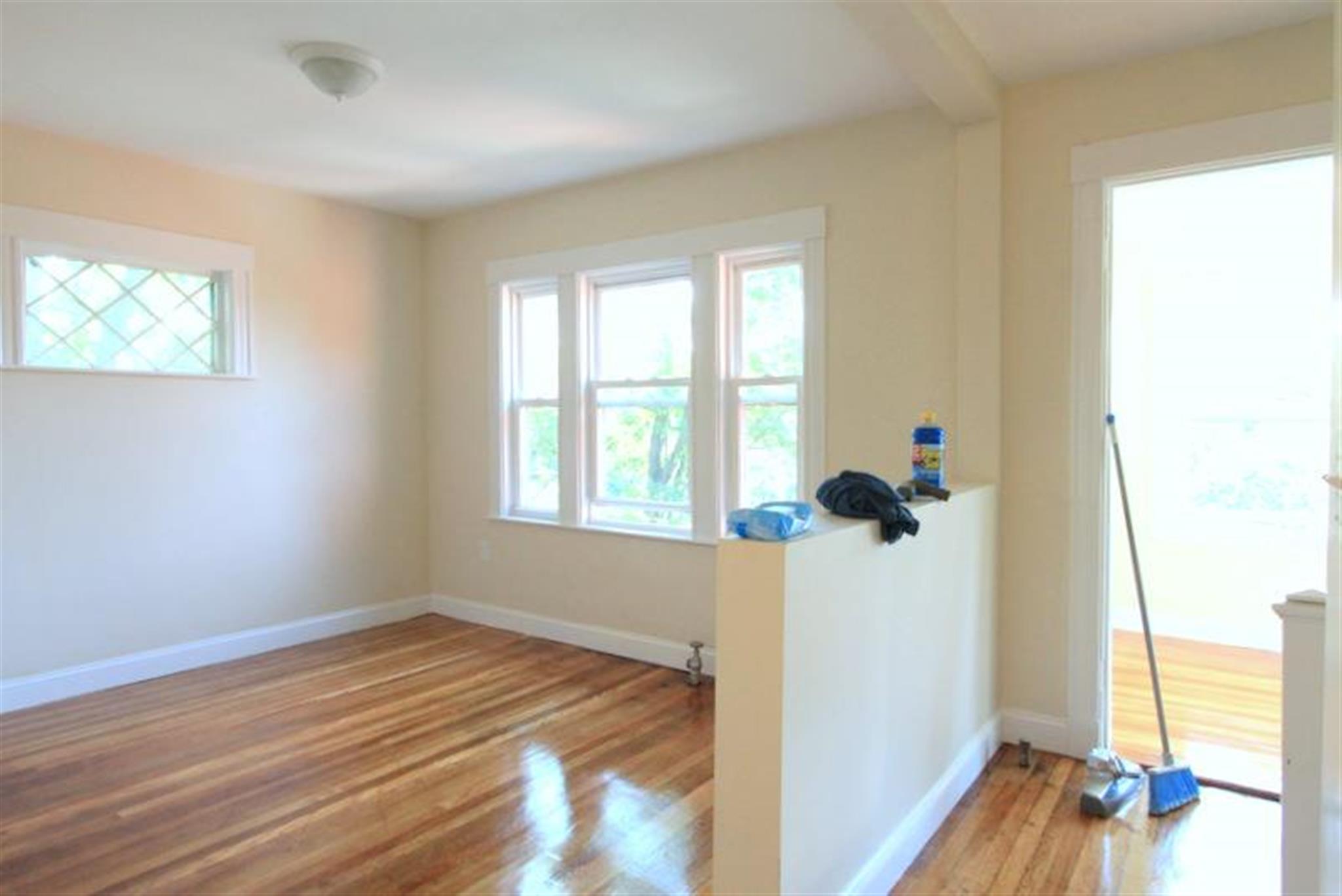 2.5 bed, 1 bath apartment for rent at 17 Taft St Unit 2, Medford — photo 1 of 21