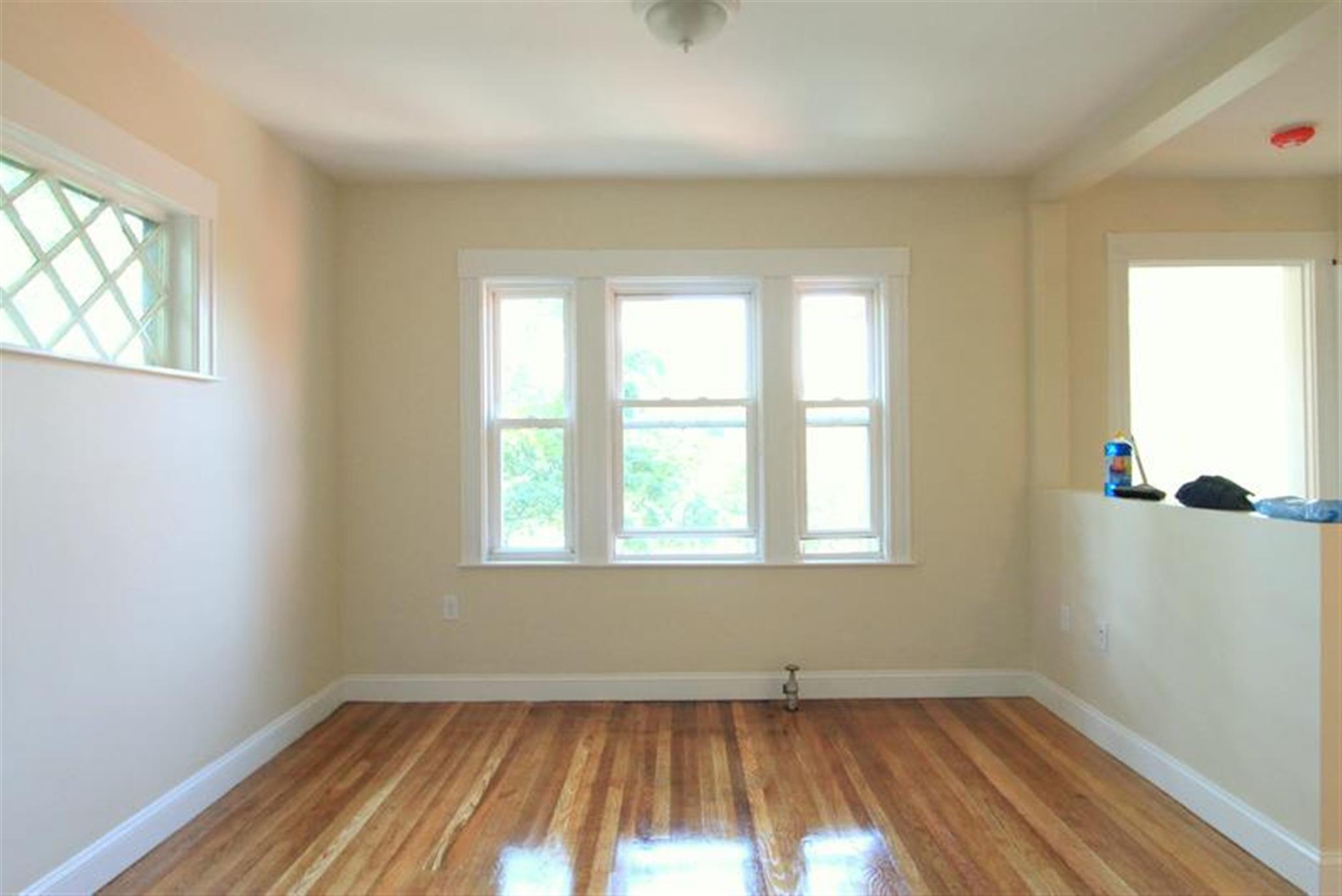 2.5 bed, 1 bath apartment for rent at 17 Taft St Unit 2, Medford — photo 2 of 21