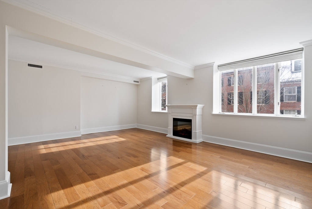 27 Chestnut St, Beacon Hill