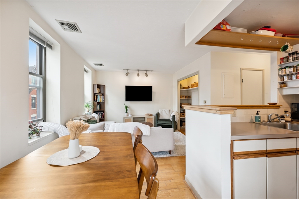 5 Grove St, Beacon Hill