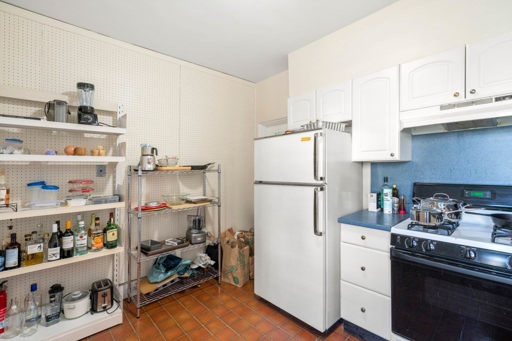 1572 Massachusetts Ave, Harvard Square