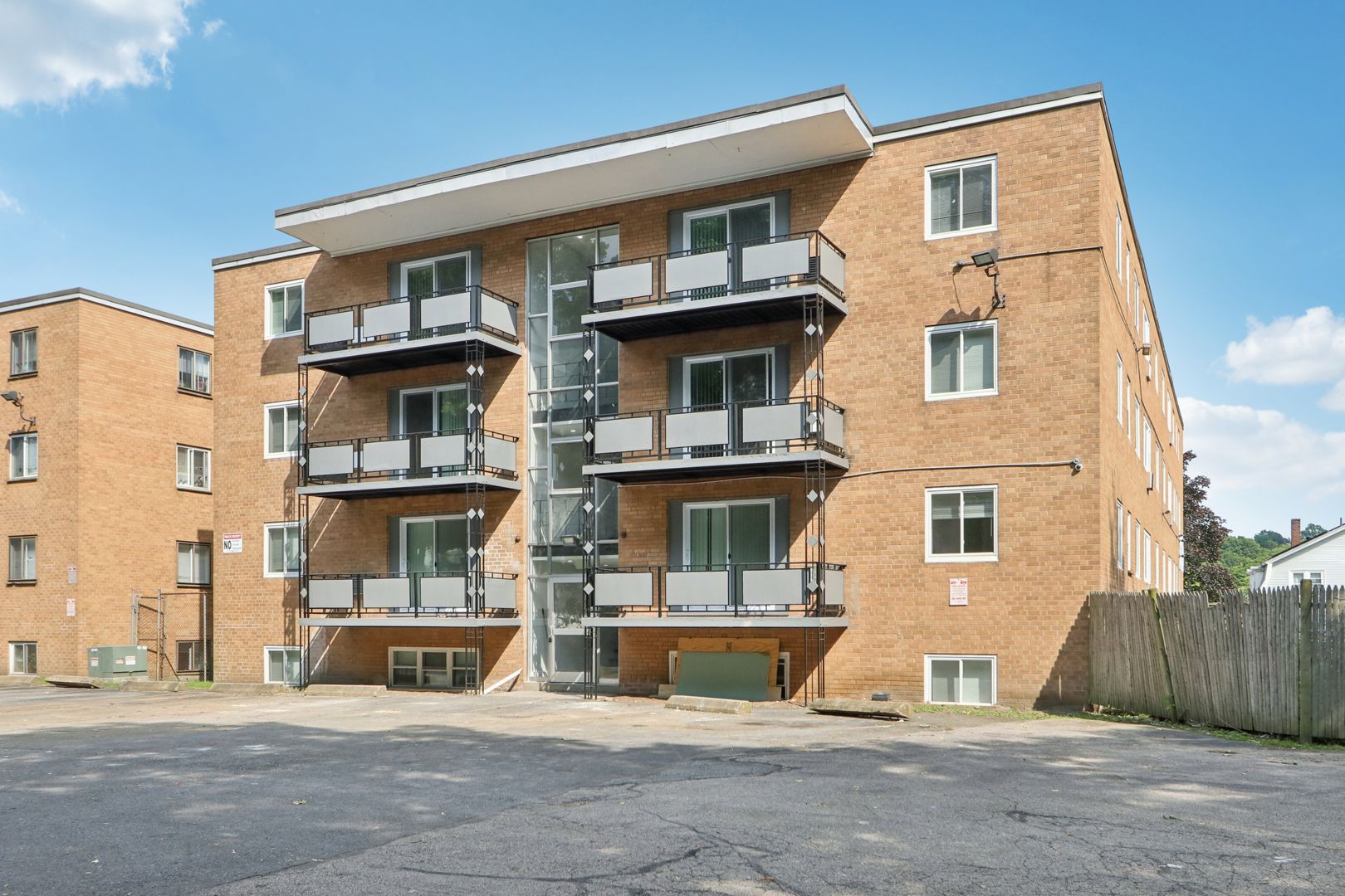 1045 River St, Hyde Park