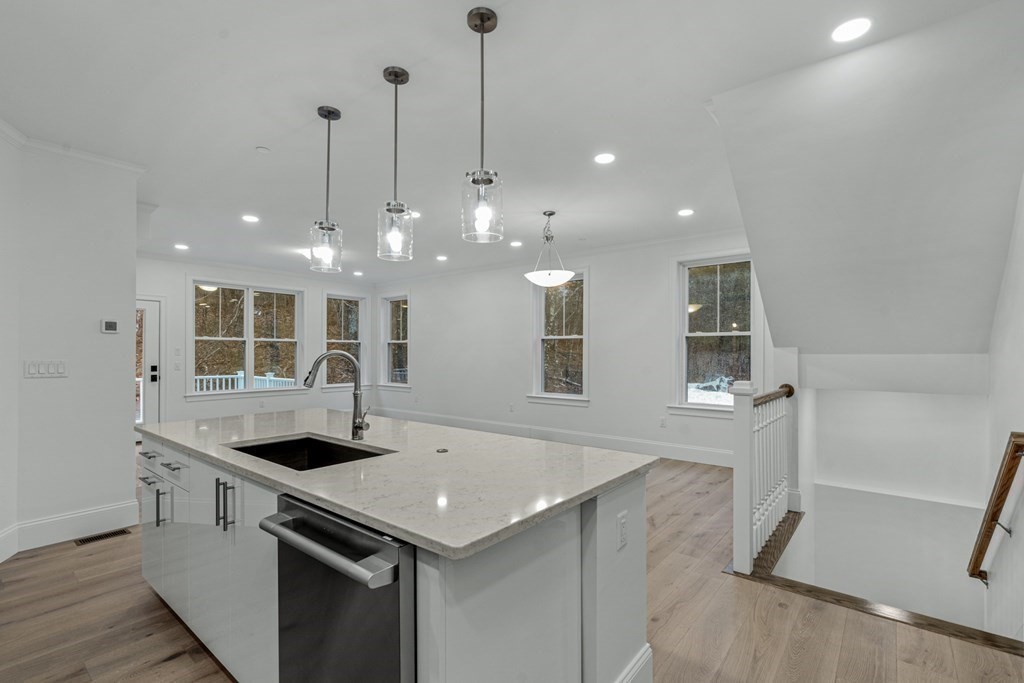 19 Lily Pond Ln, Lexington