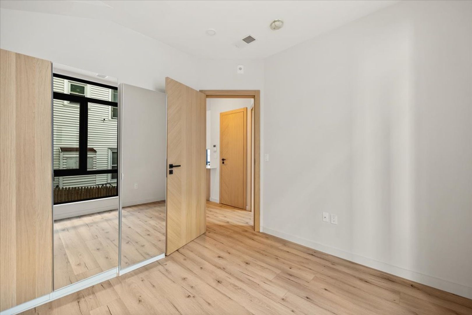 6 National St, South Boston