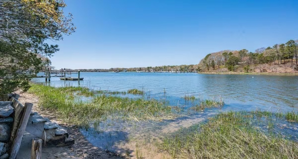 110 Clamshell Cove Rd, Cotuit