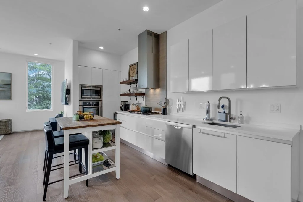 537 E 1st St, South Boston