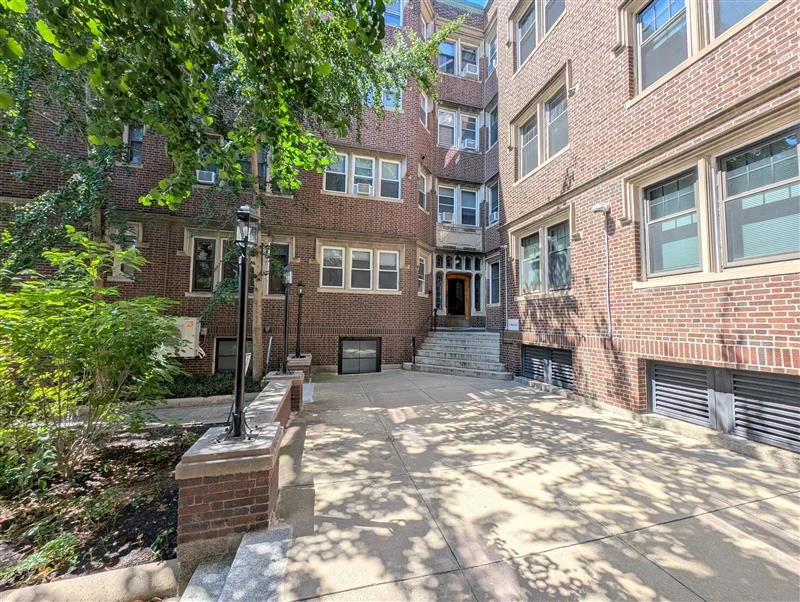 5 Linnaean St, Neighborhood Nine