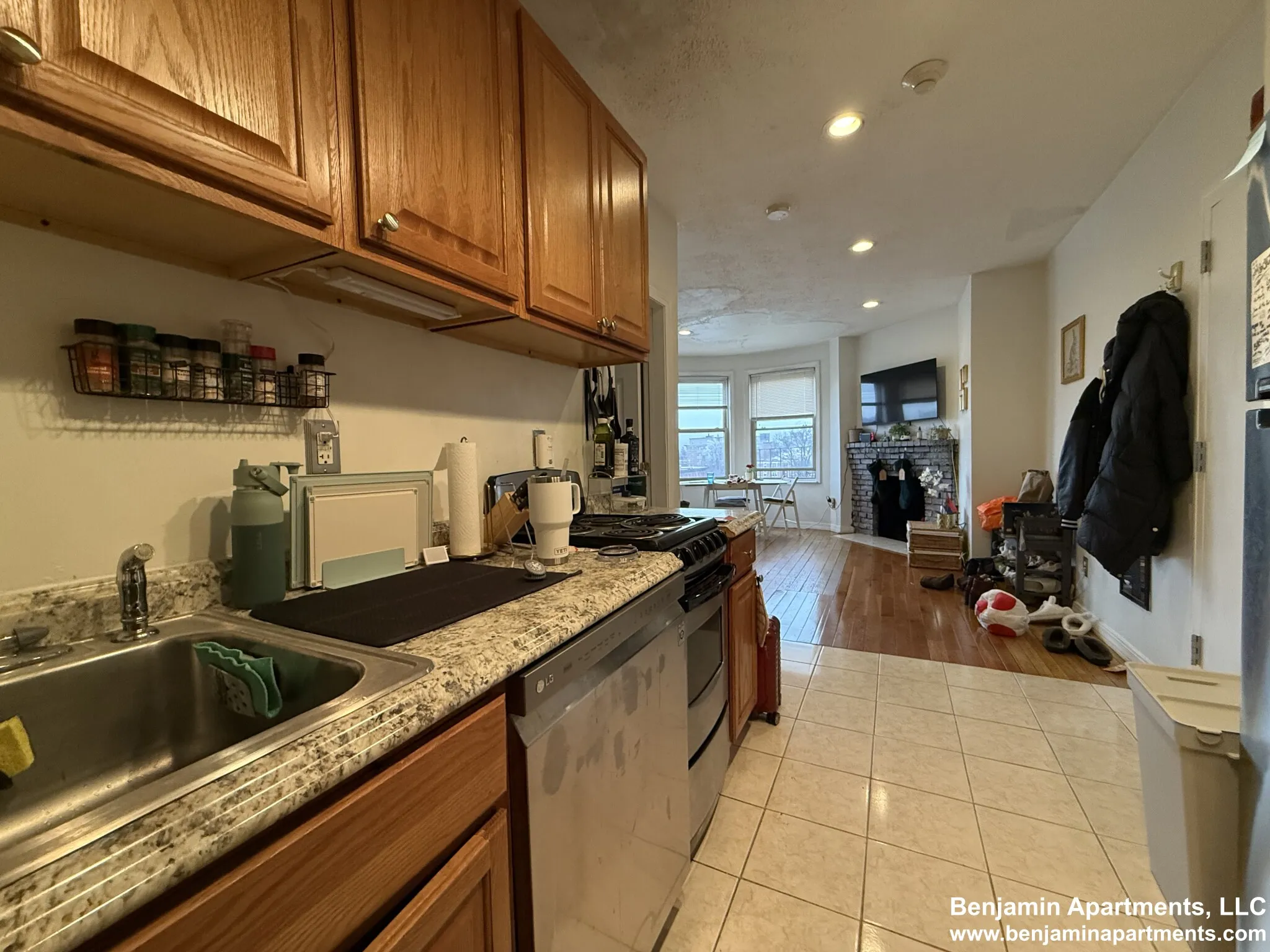 879 Beacon St, Fenway