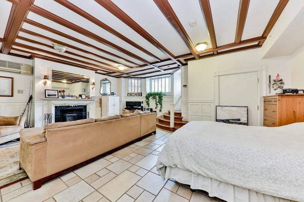 17 Bay State Rd, Fenway