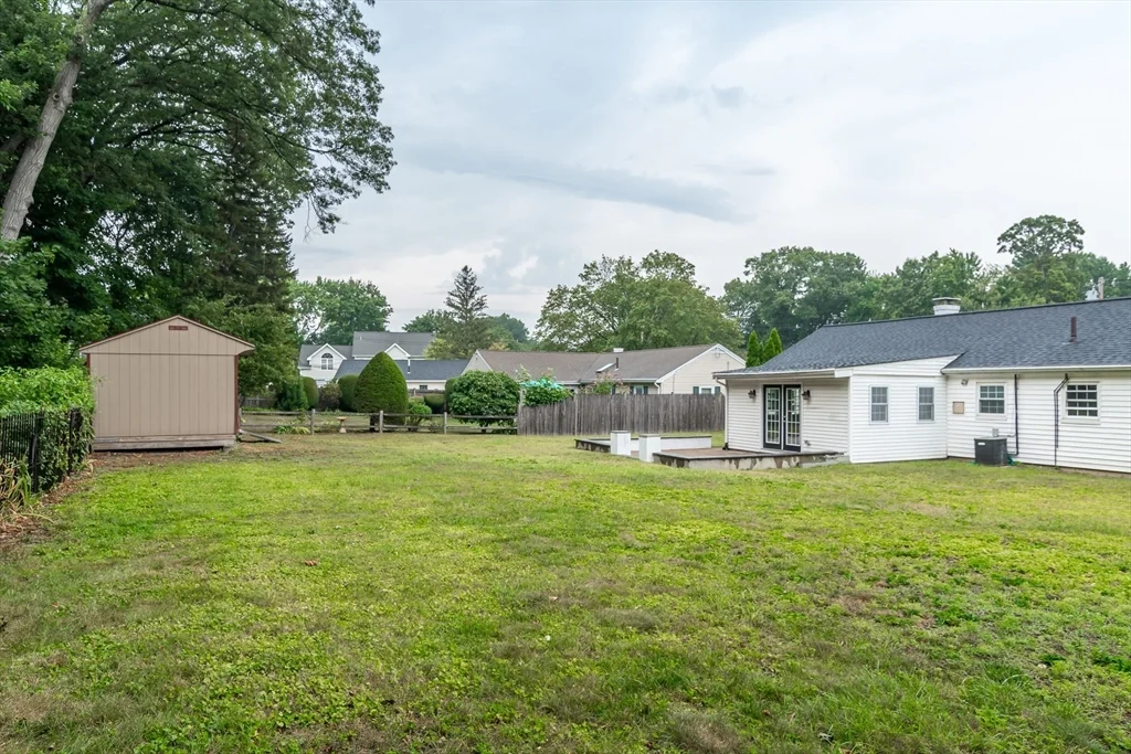 22 Wethersfield Rd, Natick