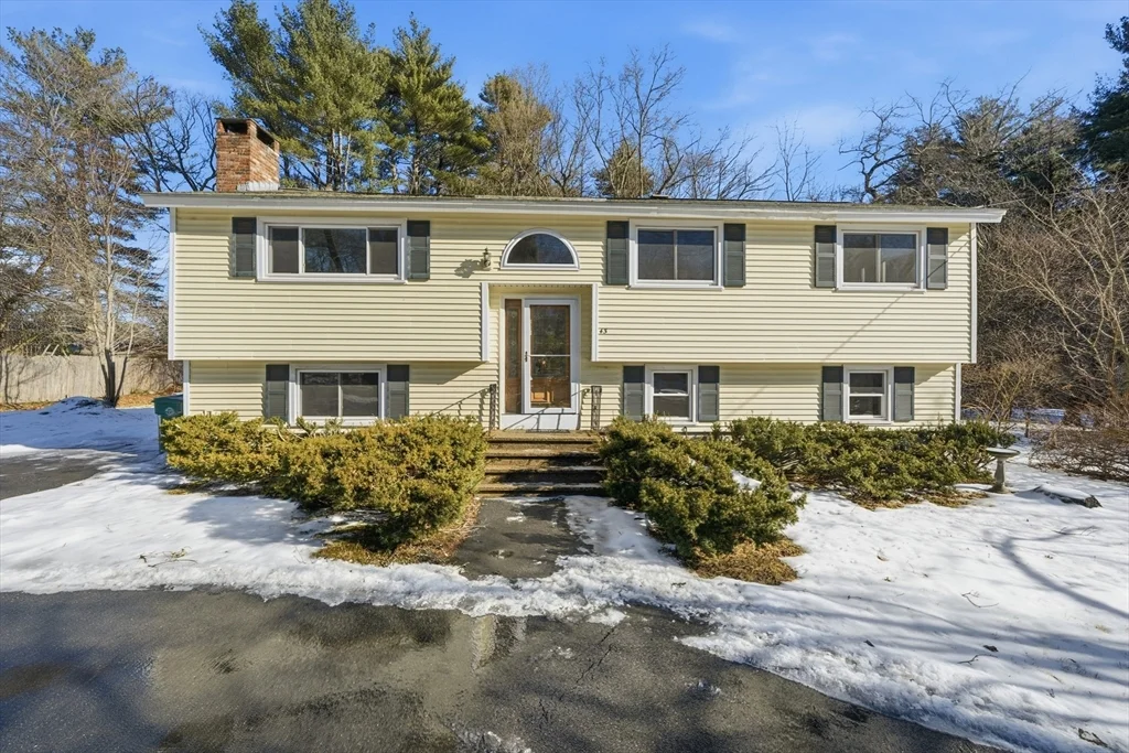 43 Little John Dr, Billerica