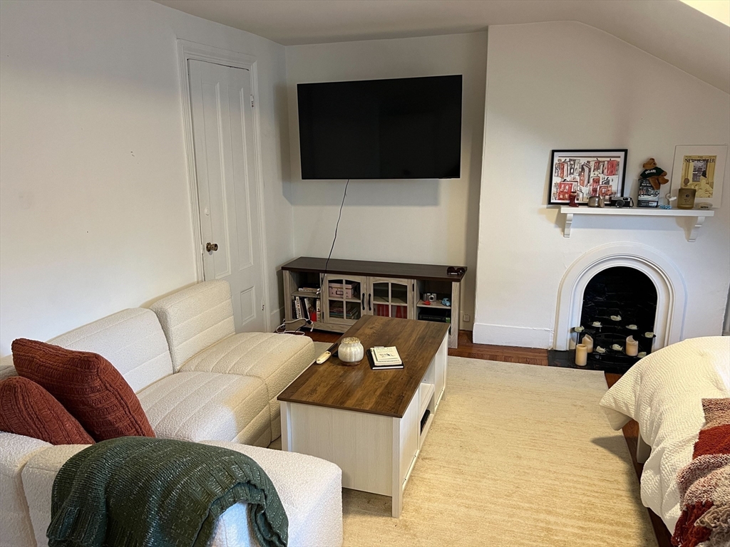 107 Charles St, Beacon Hill