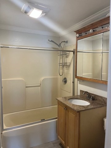 18 Bradford St, Westford