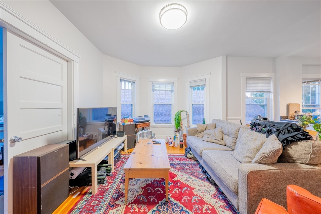 37 Magoun St, North Cambridge