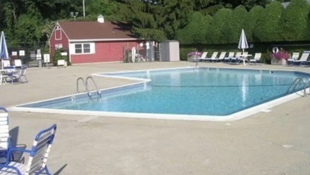 504 Windsor Dr, Framingham