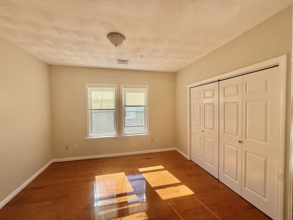 34 School St, Everett