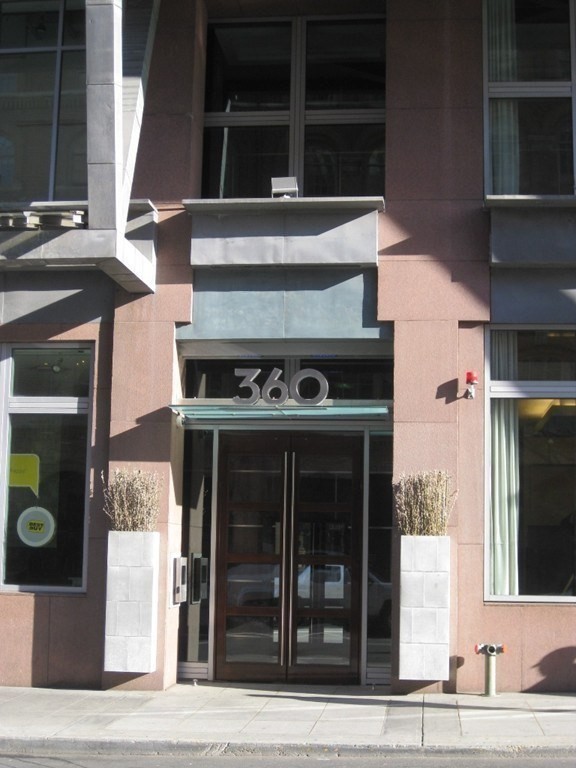 360 Newbury St, Back Bay