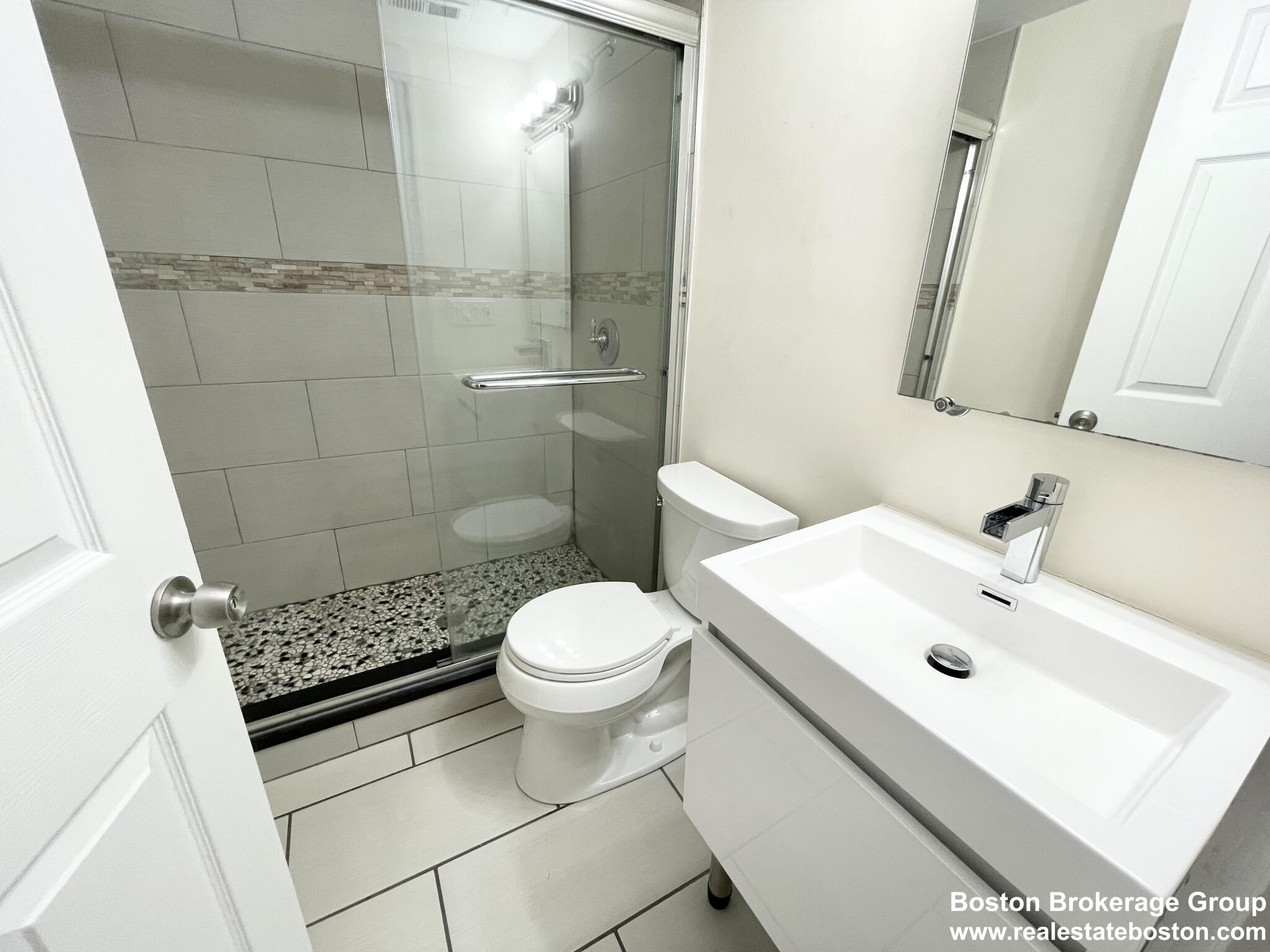 15 Sunset St, Mission Hill